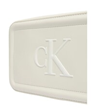 CALVIN KLEIN BOLD MONOGRAM Mała torba na ramię smagliczka biała - Torby damskie - 4
