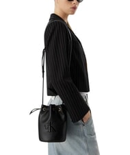 CALVIN KLEIN BOLD CK Torba typu wiadro z paskiem na ramię - Torby damskie