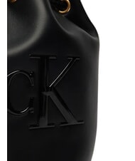 CALVIN KLEIN BOLD CK Torba typu wiadro z paskiem na ramię na czarno - Torby damskie - 5