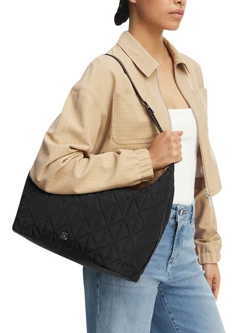 QUILTED NYLON Torba na ramię na czarno - Torby damskie