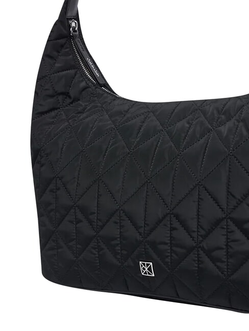 QUILTED NYLON Torba na ramię na czarno - Torby damskie