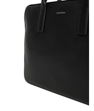 CALVIN KLEIN RAISED Torba na laptopa z paskiem na ramię na czarno - Teczki robocze - 4