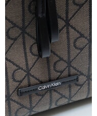 CALVIN KLEIN EMBLEM AOP Plecak z wewnętrzną kieszenią lotos beżowy / czarny aop - Torby damskie - 3
