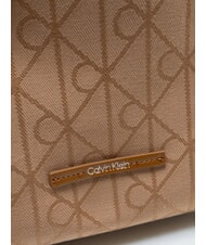 CALVIN KLEIN EMBLEM AOP Plecak z wewnętrzną kieszenią łodyga kukurydzy/tbd aop jqd - Torby damskie - 4