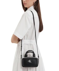 CALVIN KLEIN CONTRAST CK Mała torebka z paskiem na ramię na czarno - Torby damskie - 2